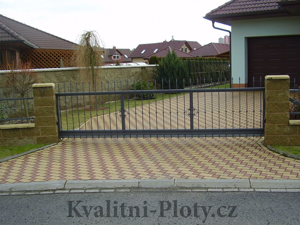 Brána z plného materiálu 1